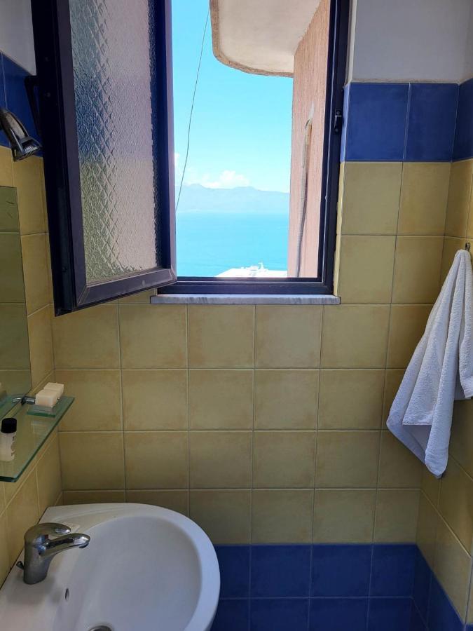 Отель Vive Mare Саранда Экстерьер фото